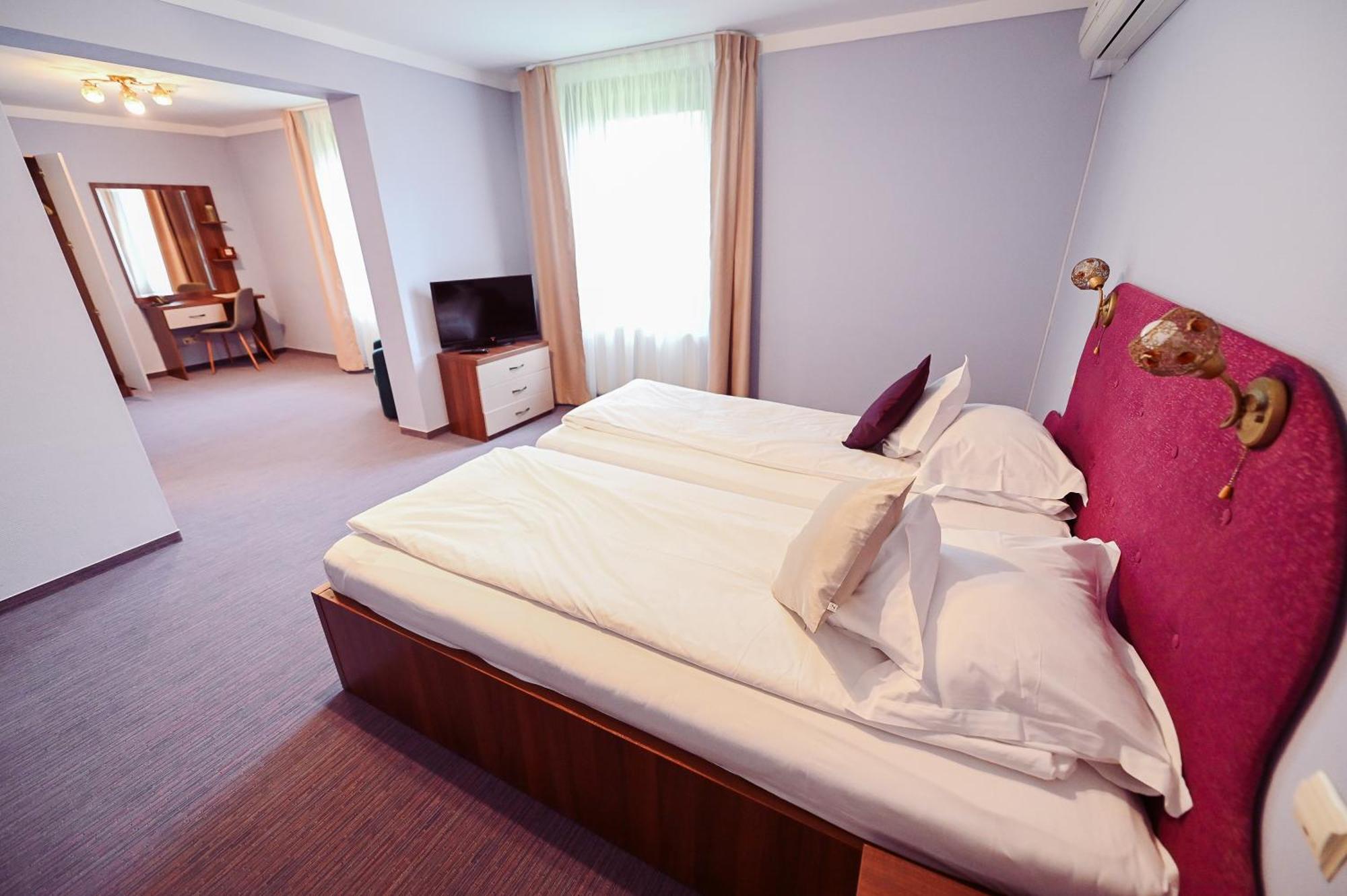Conacul Domnesc Hotel Scheia Exterior photo